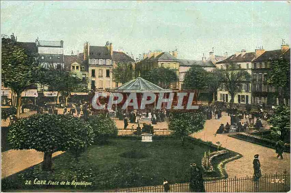 Caen. Plac Republiki — widok placu z kioskiem i spacerowcami — L.V.C. wydawca, n°26 - Awers
