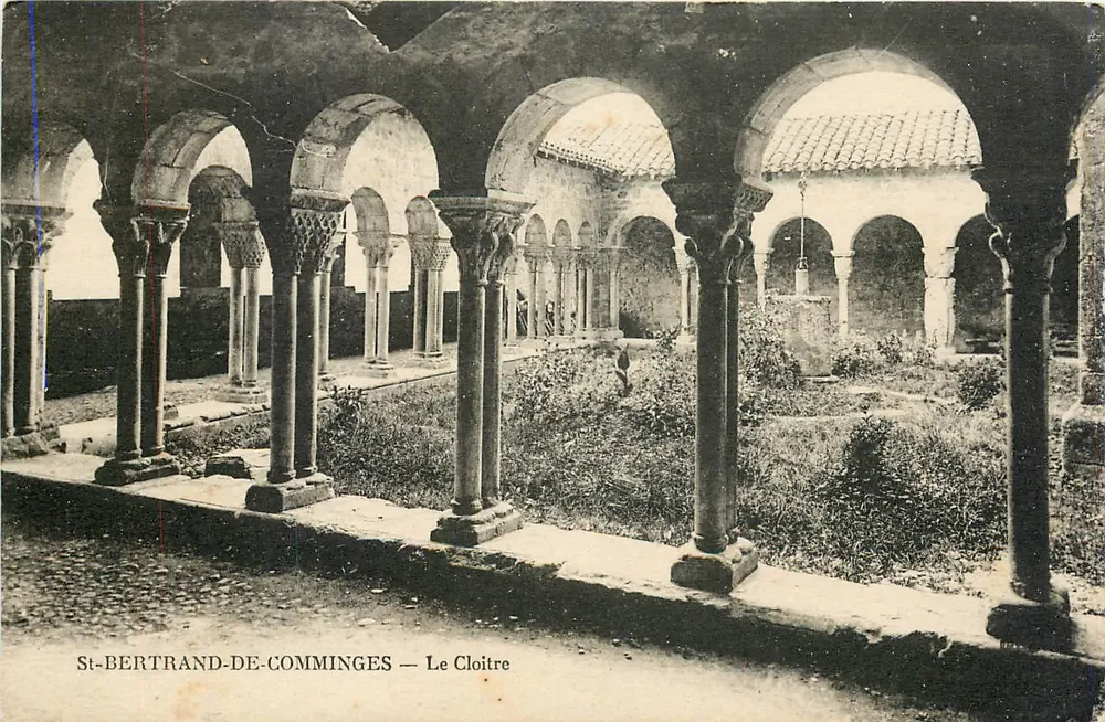 St-Bertrand-de-Comminges — O Claustro - Frente