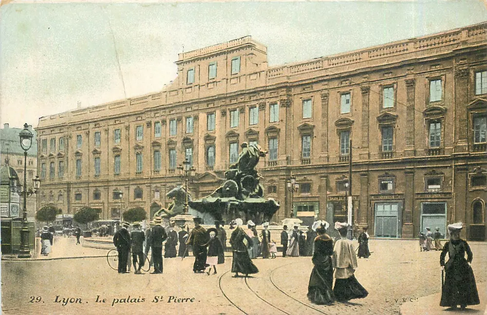 Lyon. O palácio São Pedro — vista da praça com a fonte — editor L.V. & Cie, n°29 - Frente