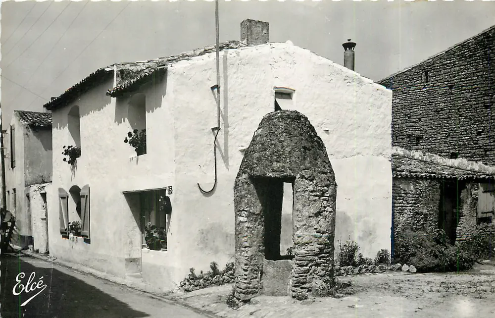 Ile de Ré — Le Vieux Puits et la Maison — L. Chatagneau, Bordeaux - Recto