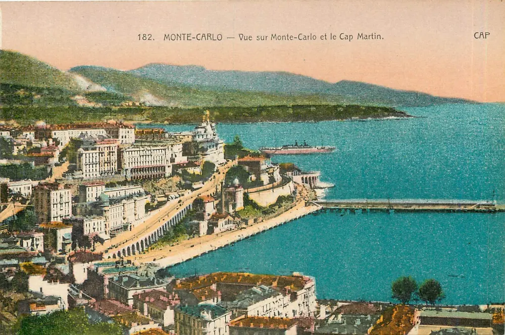 Monte-Carlo — Vue sur Monte-Carlo et le Cap Martin. — CAP - Recto