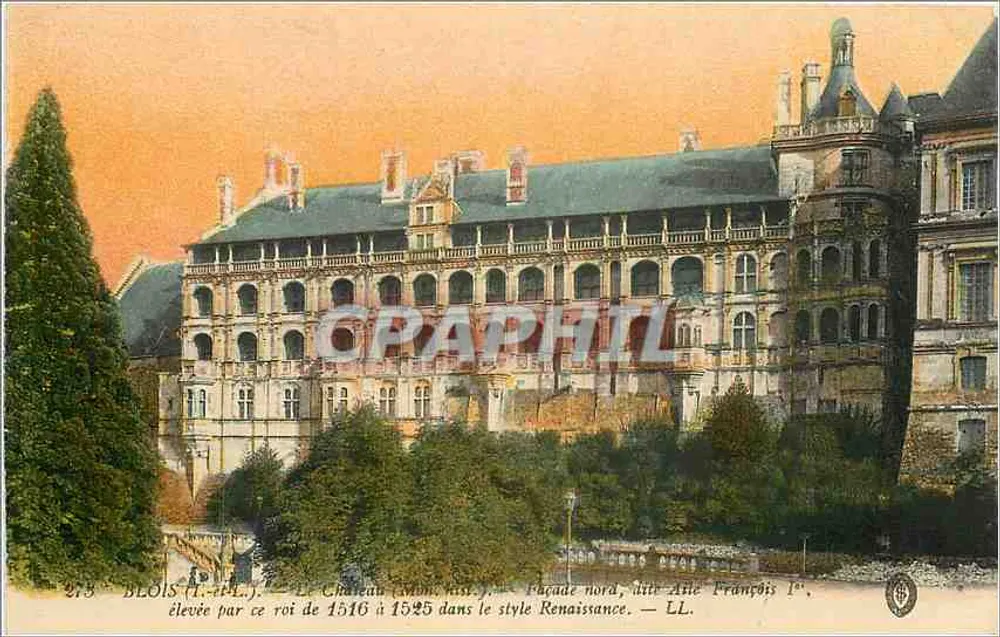 Blois (Loir-et-Cher) — Le Château (Mon. Hist.) — Façade nord, dite Aile François Ier, élevée par ce roi de 1516 à 1525 dans le style Renaissance — LL. - Recto