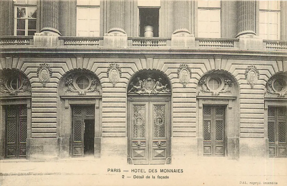 Paris — Hotel das Moedas — Detalhe da fachada — DAL, reprodução proibida - Frente