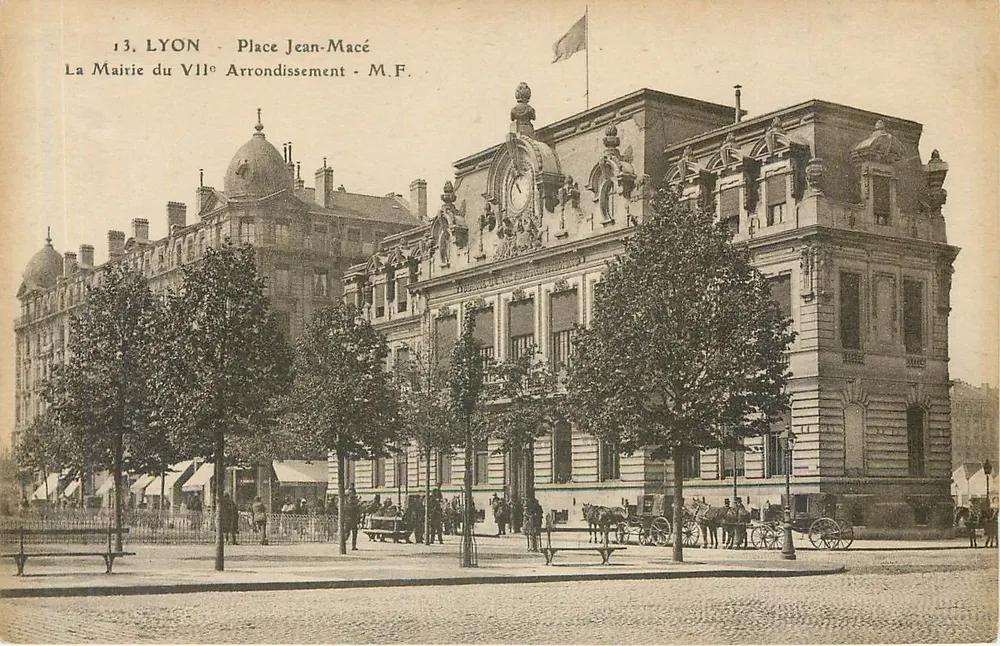 Lyon - Place Jean-Macé - Die Stadtverwaltung des 7. Bezirks - M.F. - Vorderseite