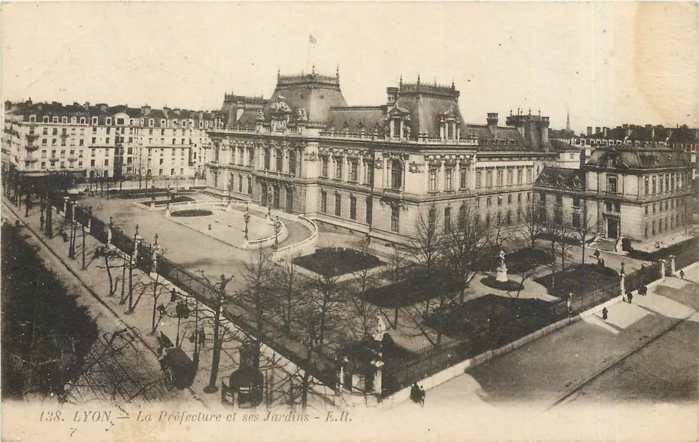 LYON — A Prefeitura e seus Jardins — E.R. n°138 - Frente