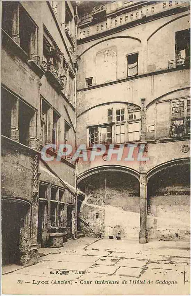 Lyon (Ancien) — Cour intérieure de l'Hôtel de Gadagne — e. P. DÉC 'Luna' n°32 - Recto