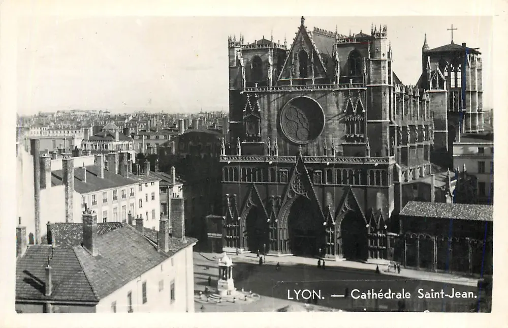 LYON — Catedral de São João. - Frente