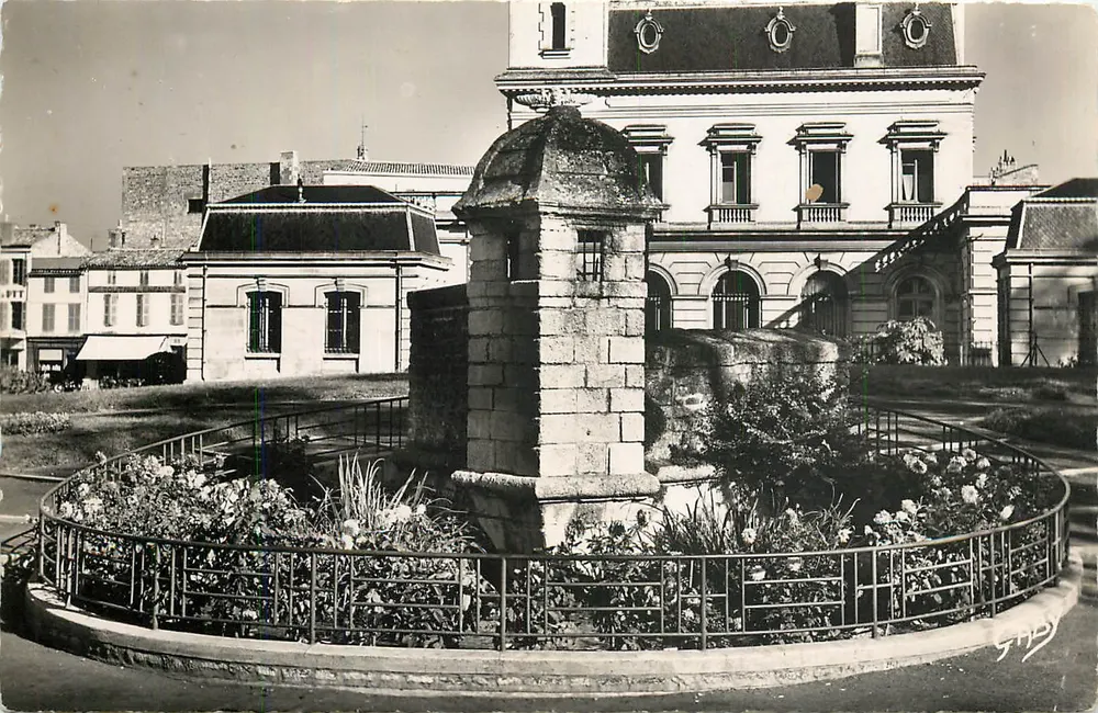 Square of the Castle in Rochefort-sur-Mer — publisher STABY - Front