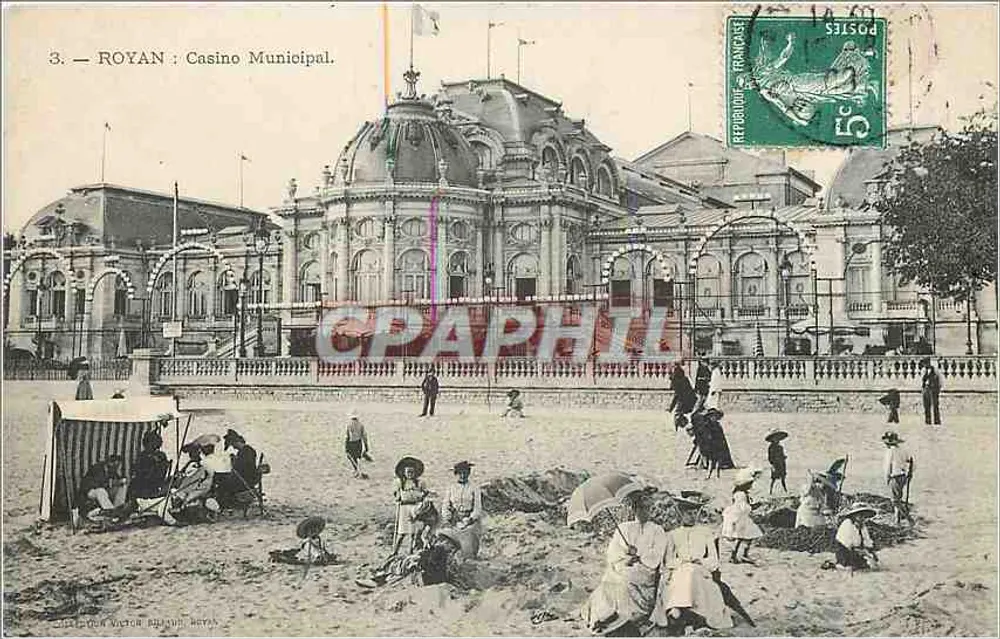 Royan : Municipal Casino — view of the beach — publisher: Bonnet & Cie, no. 3 - Front