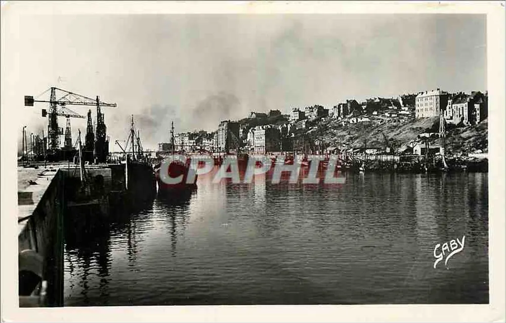 Port of Boulogne-sur-Mer — view of the quays and cranes — publisher GABY, n°1 - Front