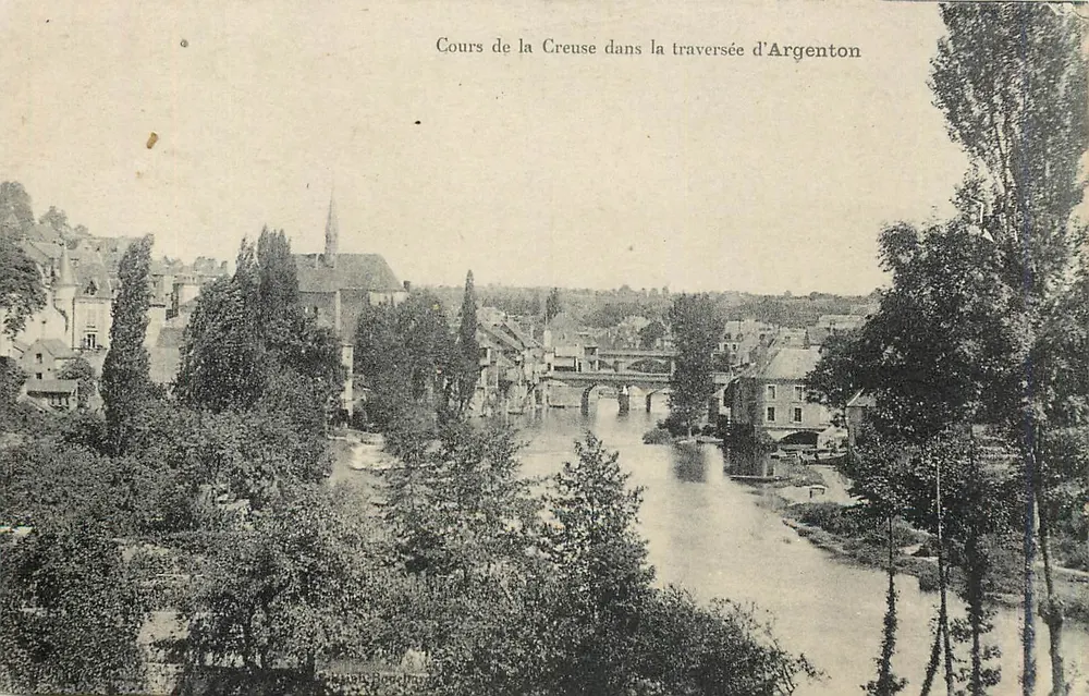 Cours de la Creuse en la travesía de Argenton — vista panorámica con puente y iglesia — editor no identificado - Anverso