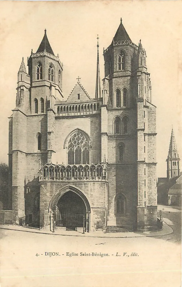 Dijon - Igreja de São Bénigne — vista da fachada gótica com suas duas torres — L. V., edit. - Frente