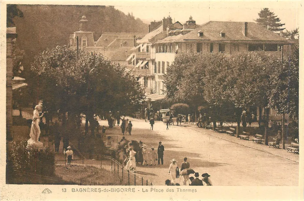 Bagnères-de-Bigorre - La Place des Thermes — n° 13 - Recto