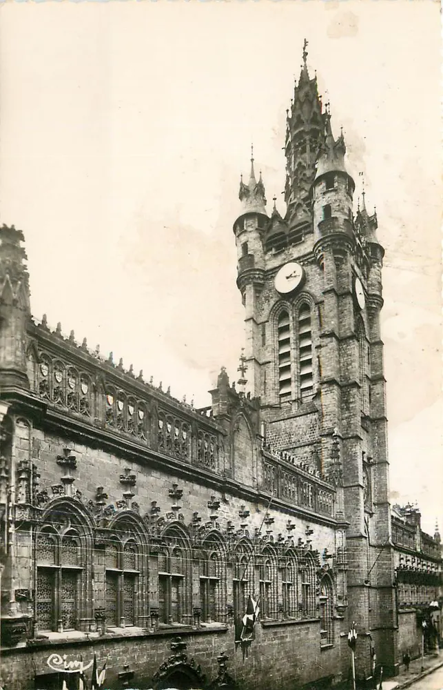 Douai (Nord) — Hotel de Ville com seu sino — Fotógrafo Cim - Frente