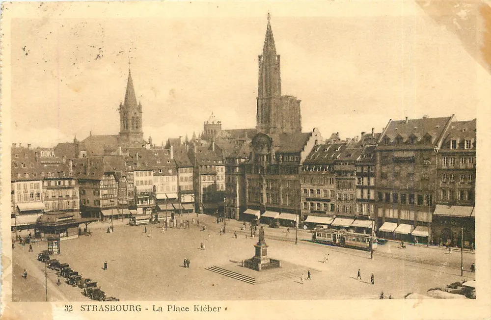 Strasbourg - A Place Kléber — vista panorâmica com monumento central e igreja — editor BOKA, n°32 - Frente