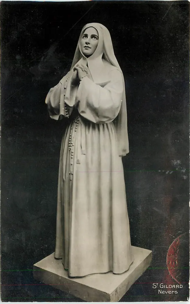 Estátua de religiosa — Nevers — São Gildardo - Frente