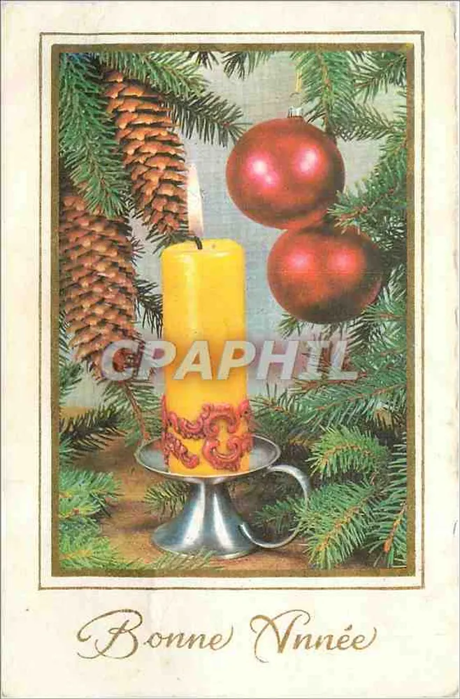 Natal — Velas amarelas, cones e bolas vermelhas — editor não visível - Frente