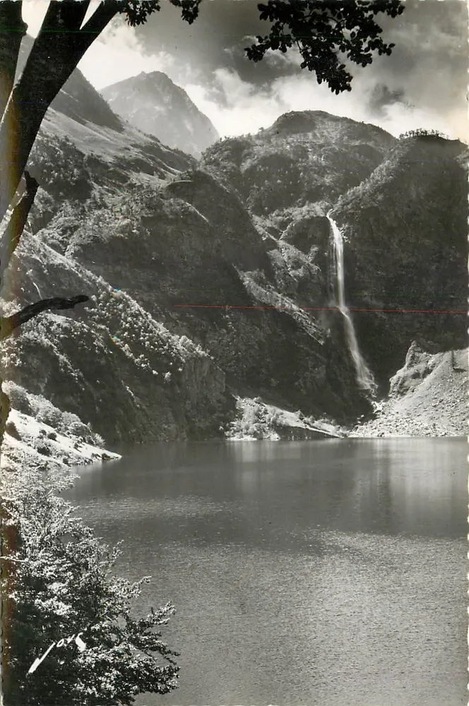 Arredores de Luchon — O lago d'Oô e sua cascata — Edições JOVÉ, Pau - Frente