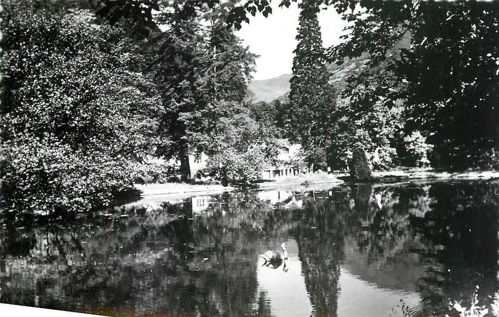Luchon — O lago dos Quinconces — Photo Cartaphil - Frente