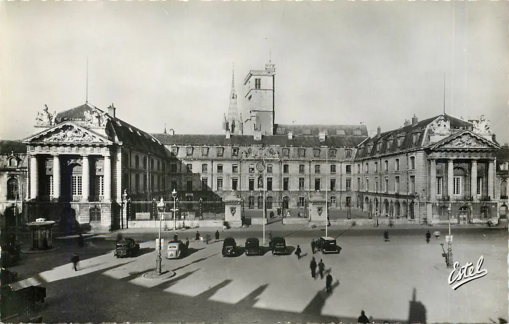 Dijon — Place d'Armes et Palais des Ducs de Bourgogne — Estel - Recto