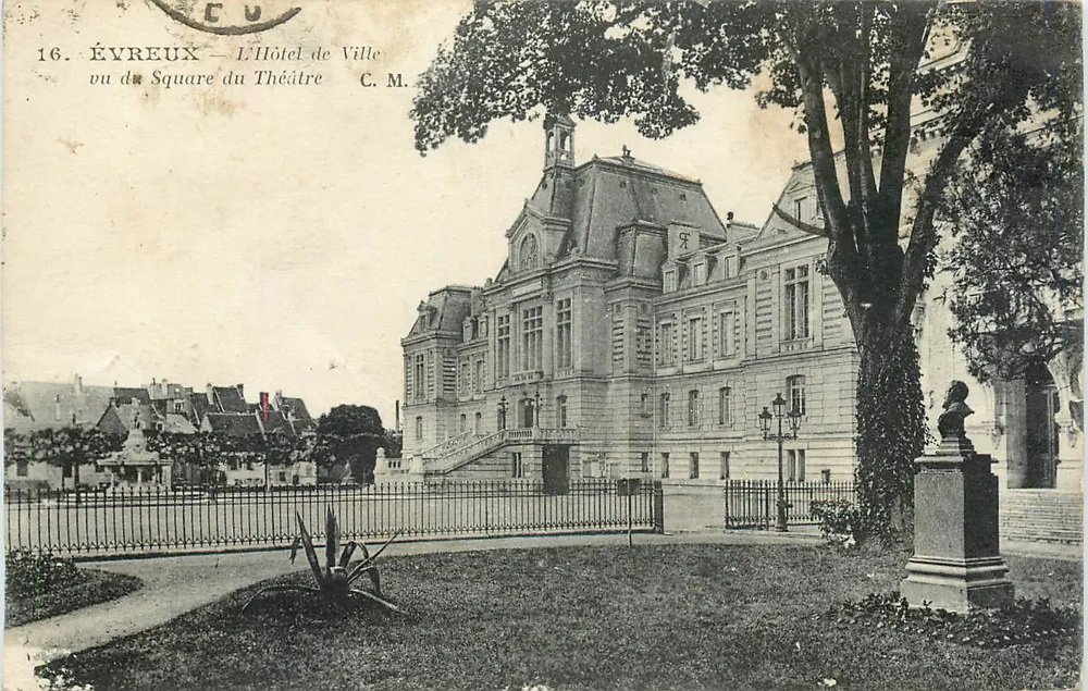Évreux — Der Rathausblick vom Square du Théâtre aus — C. M. - Vorderseite