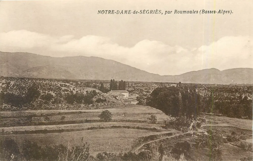 Notre-Dame-de-Ségriès, von Roumoules (Basses-Alpes) — Panoramablick — unbekannter Verleger - Vorderseite