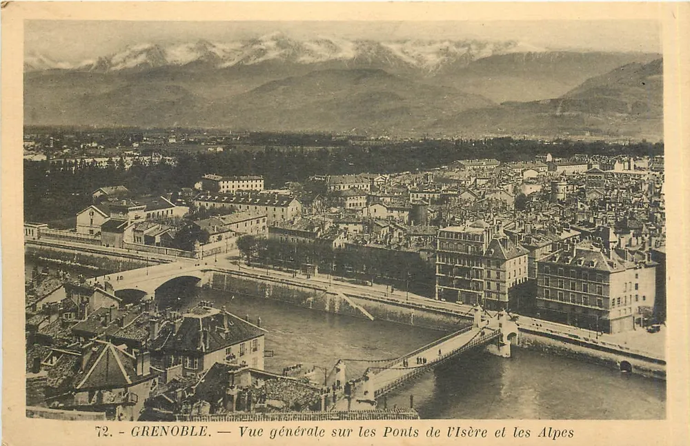 Grenoble — Allgemeiner Blick auf die Brücken der Isère und die Alpen - Vorderseite