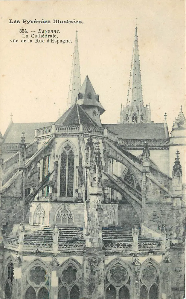 Bayonne — Die Kathedrale, Ansicht von der Rue d'Espagne — Les Pyrénées Illustrées, n° 354 - Vorderseite