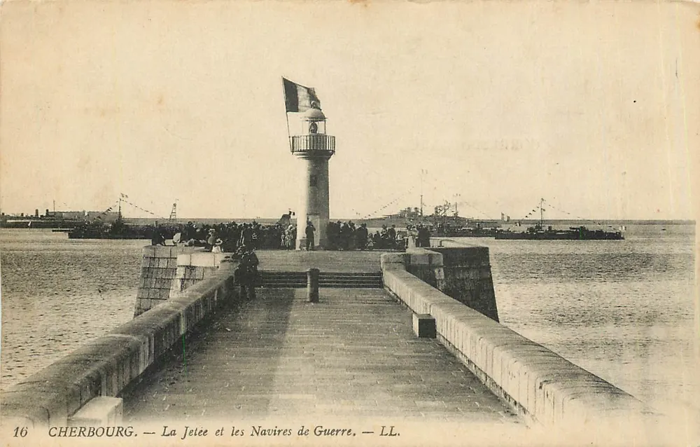 Cherbourg — La Jetée et les Navires de Guerre — LL. — N°16 - Recto