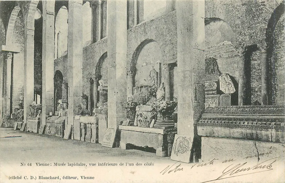 Museu lapidário — vista interna de um dos lados — (cliché C.D.) Blanchard, editor, Viena - Frente
