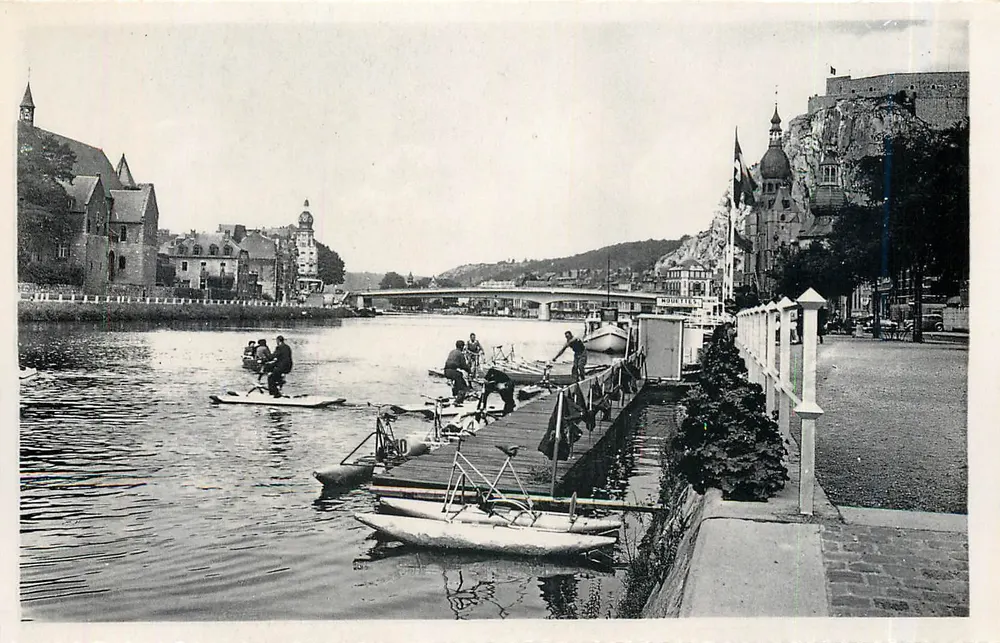 Dinant — Die Pedalo-Boote, Avenue Churchill — Ern. Thilh, photothill - Vorderseite