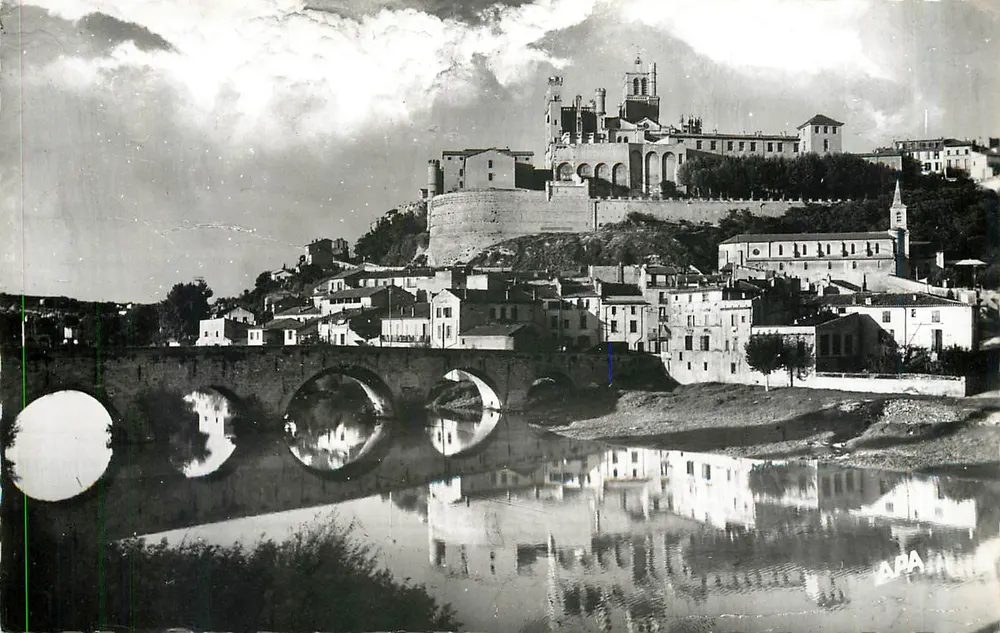 Béziers (Hérault) — Kathedrale Saint-Nazaire und die Brücke — Société des Cartes Postales APA-POUX Intendite - Vorderseite