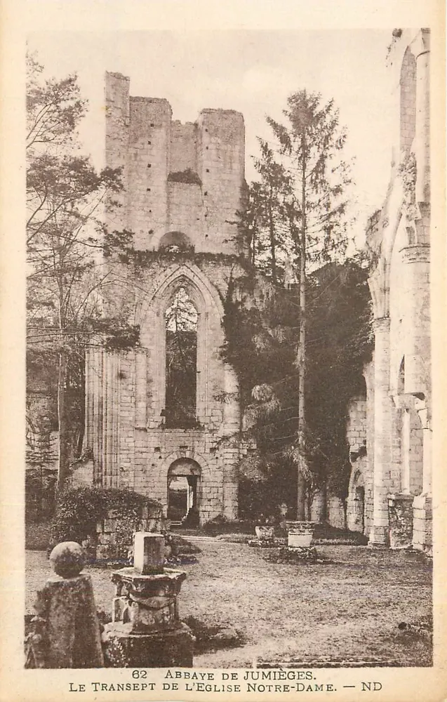 Der Transept der Kirche Notre-Dame — Abtei Jumièges — ND - Vorderseite