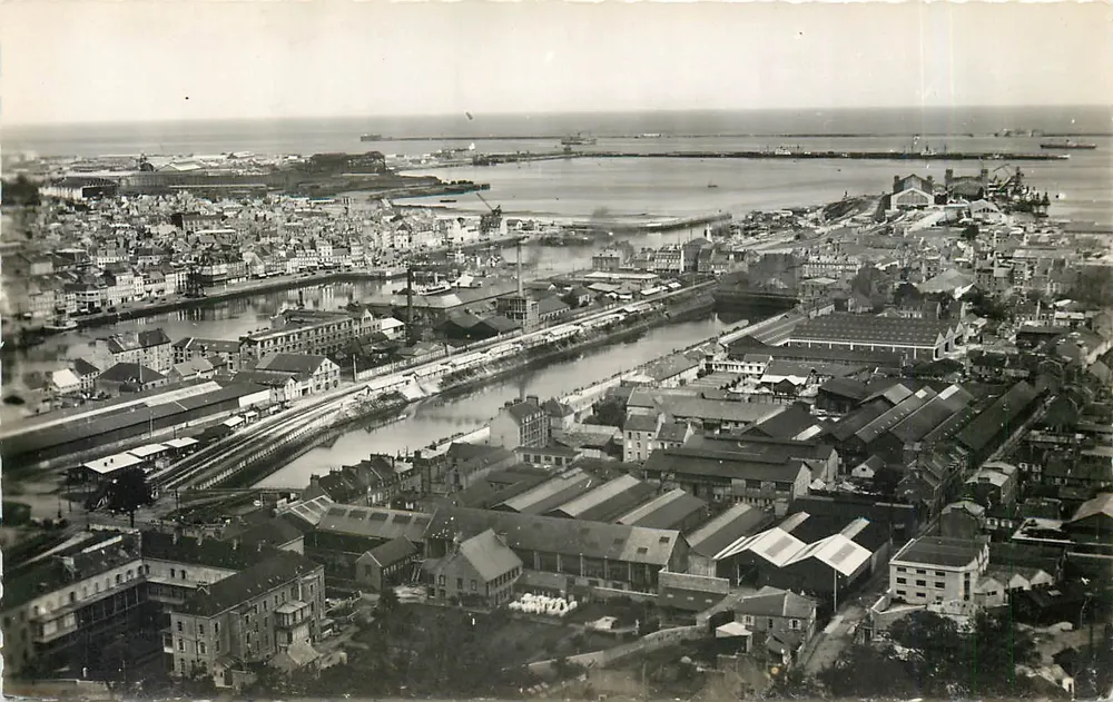 Cherbourg (Manche) — Panorama des Vorhafens und der Seestation — Alex Becquemin Edit. - Vorderseite