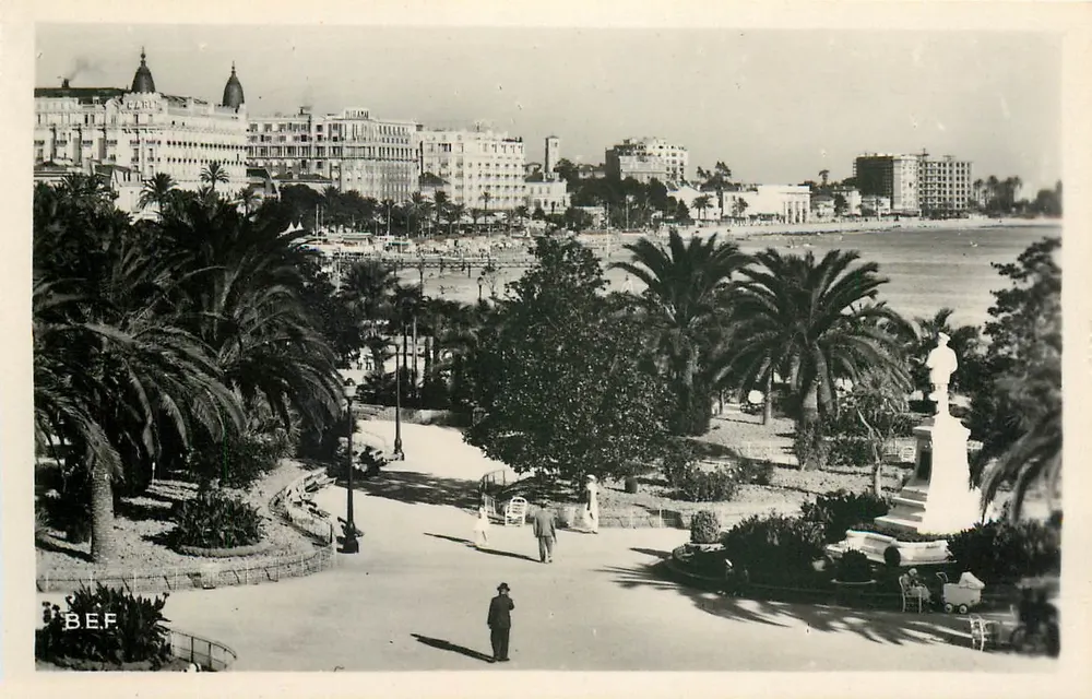 Cannes - Die Gärten und die großen Hotels der Croisette — Verlag Réal-Paris, Nr. 107 - Vorderseite