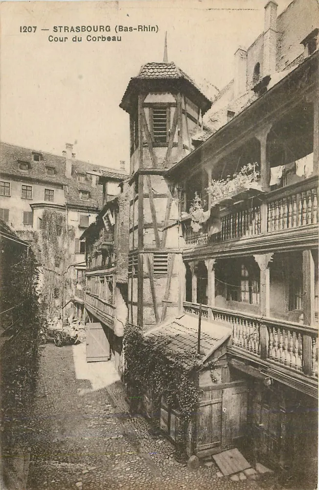 Estrasburgo (Baixo Reno) — Cour du Corbeau — Edição Alsacienne Paulus & Becht, n°1207 - Frente