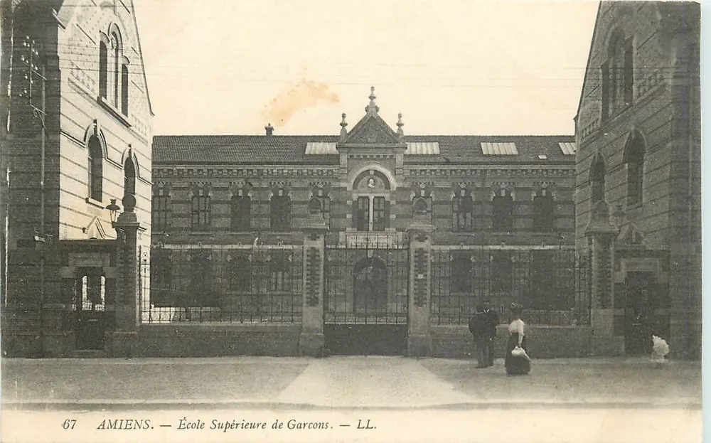 Amiens — Escola Superior de Garçons — LL. - Frente