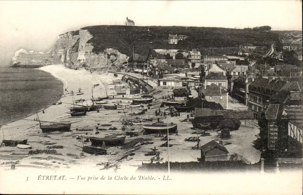 ÉTRETAT — Vue prise de la Cloche du Diable — LL. - Recto