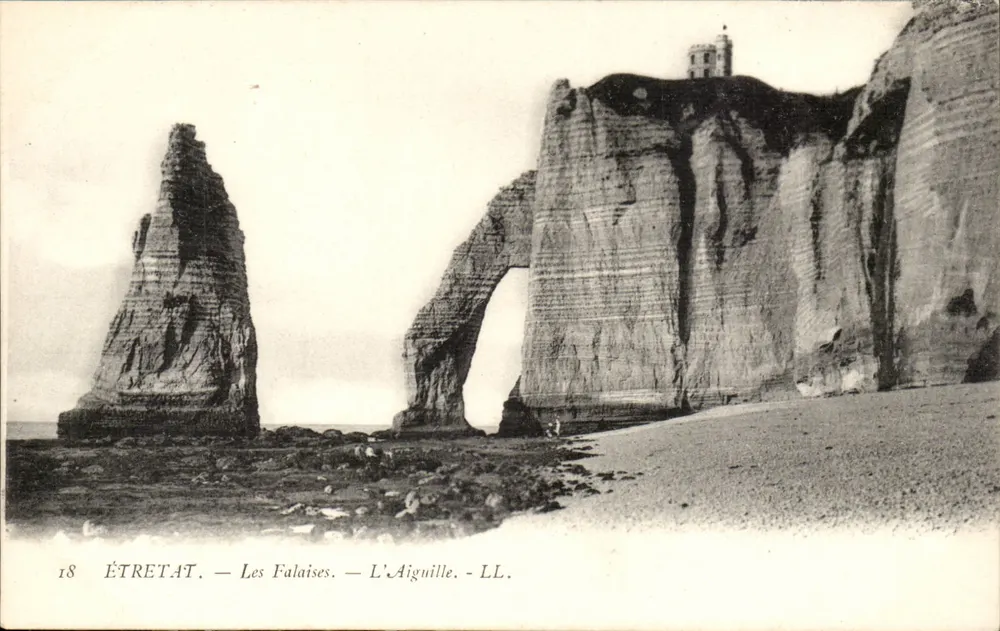 ÉTRETAT — Les Falaises — L'Aiguille — LL. — N°18 - Recto