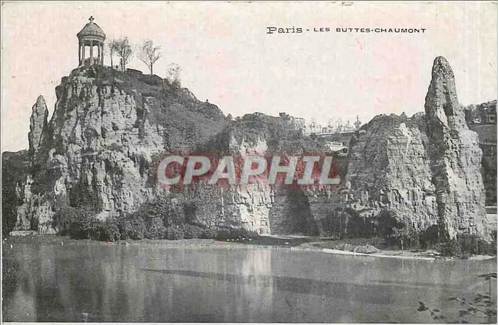 Paris - Les Buttes-Chaumont — vista do rochedo com capela - Frente