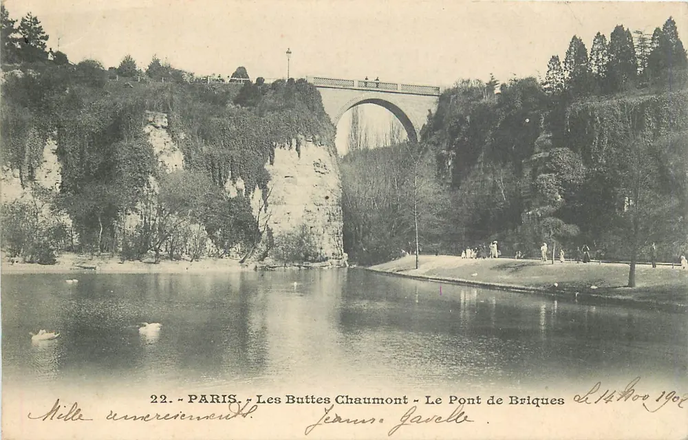 PARIS - Les Buttes Chaumont - O Ponte de Tijolos - Jeanne Gavelle - Frente