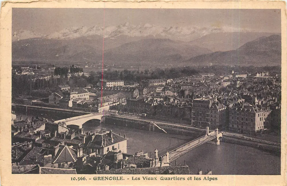 Grenoble — Les Vieux Quartiers et les Alpes — Dauphiné Paysages n°10.566 - Recto