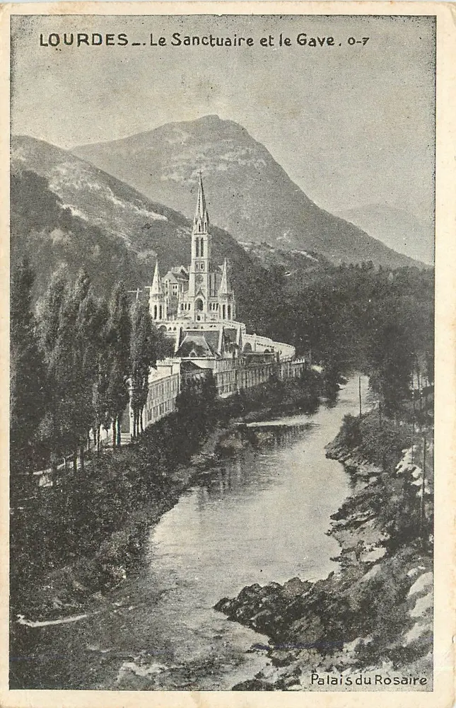 Lourdes — O Santuário e o Gave — Palácio do Rosário - Frente