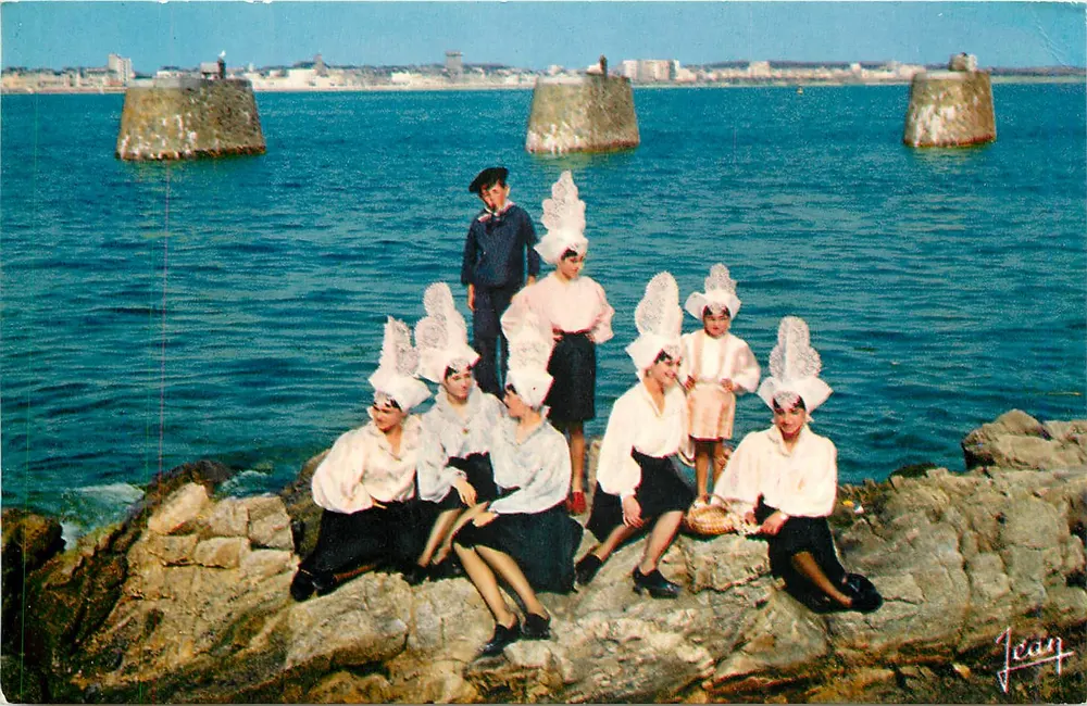 Les Sables-d'Olonne — Grupo de encantadoras Sablaises à beira d'água — Jean, Éditions Audierne - Frente