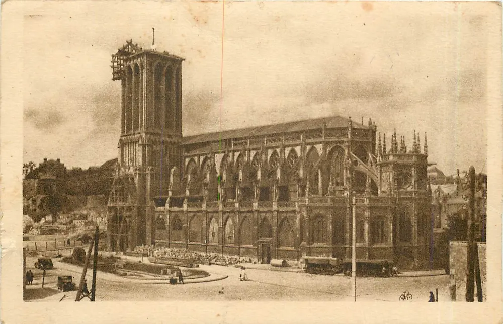 Caen — Igreja de São Pedro — destruída em julho de 1944 — Edições Artístienne d'Occidente - Frente