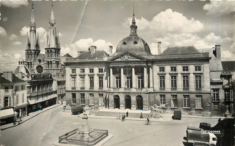 Chalons-sur-Marne — Het stadhuis en de kathedraal — La Cigogne, n° 51.108.09 - Voorkant