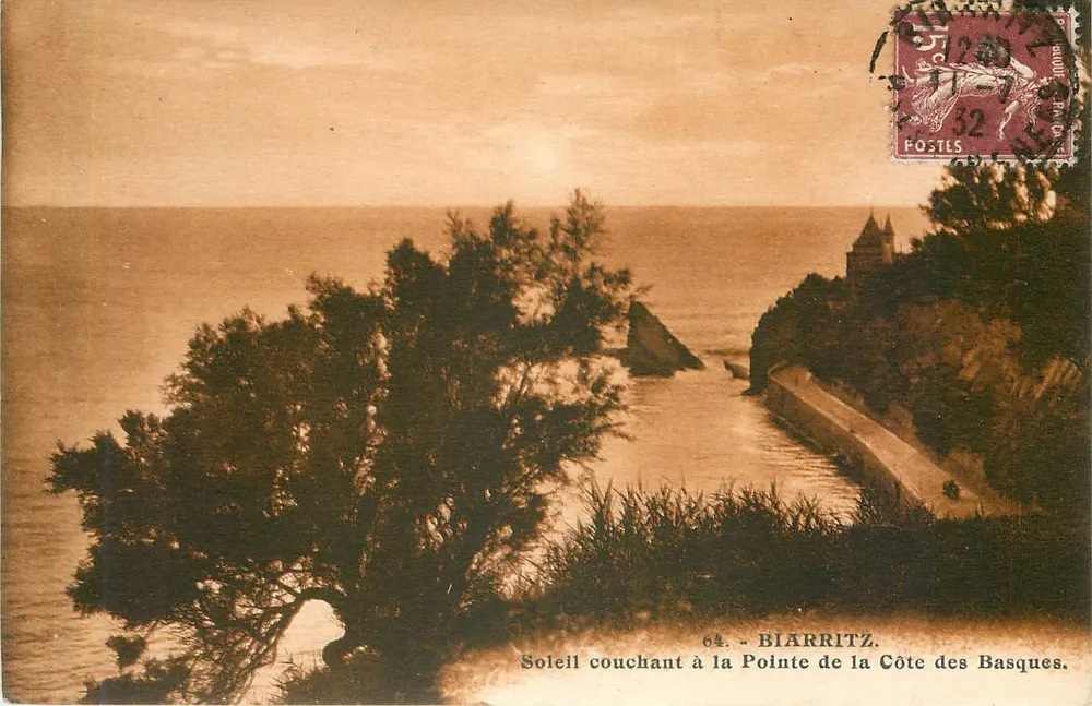 Biarritz — Pôr do sol na Ponta da Costa dos Bascos — editor Le Jugund, n°64 - Frente