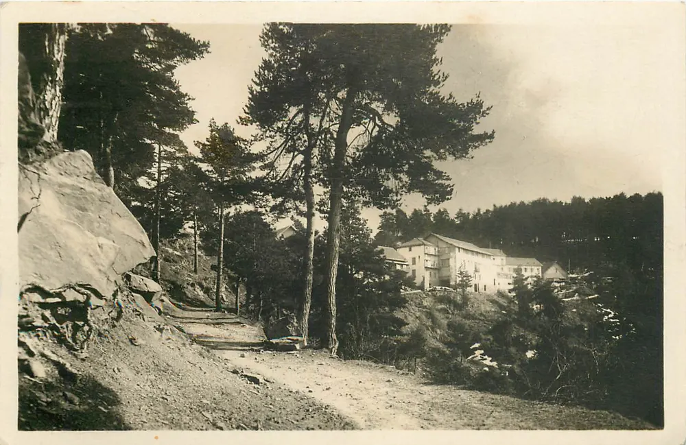 Vista de Feïra-Cava — Hotel da Casa de Toulouse — Editor: C. S. Bonance - Frente