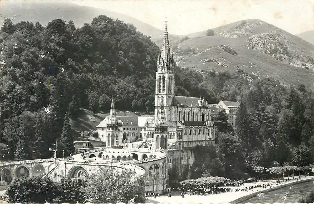 Lourdes — A Basílica e o Gave — Editor Peyramale, n° 21 - Frente