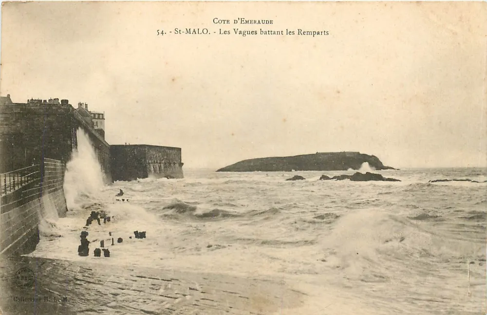 St-Malo - Wellen, die gegen die Mauern schlagen — Cote d'Émeraude, n°54 - Vorderseite